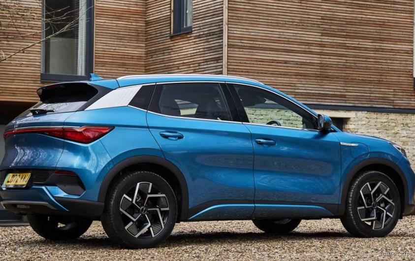 Parte lateral y dimensiones del BYD Atto 3