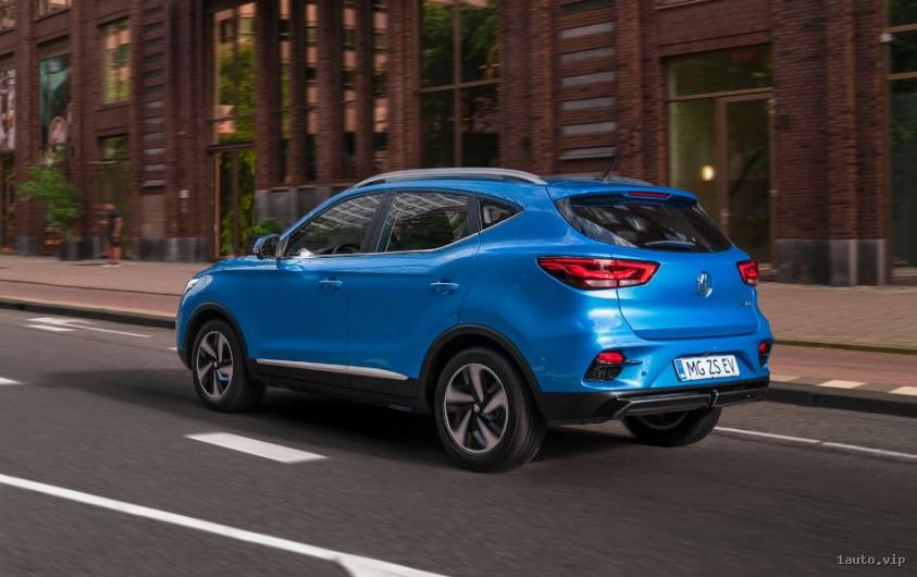 MG ZS EV parte lateral y óptica trasera