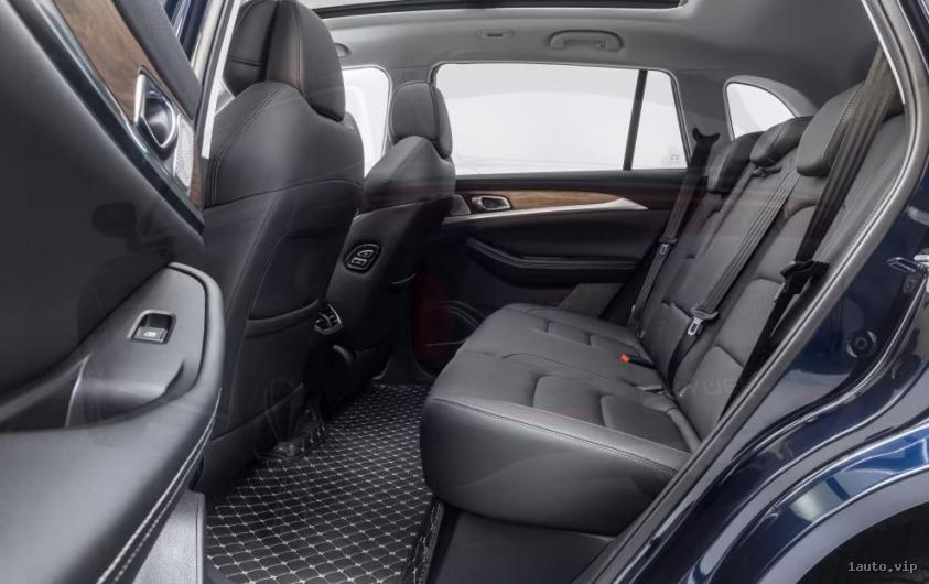 Skywell ET5 cómodo segundo fila de asientos